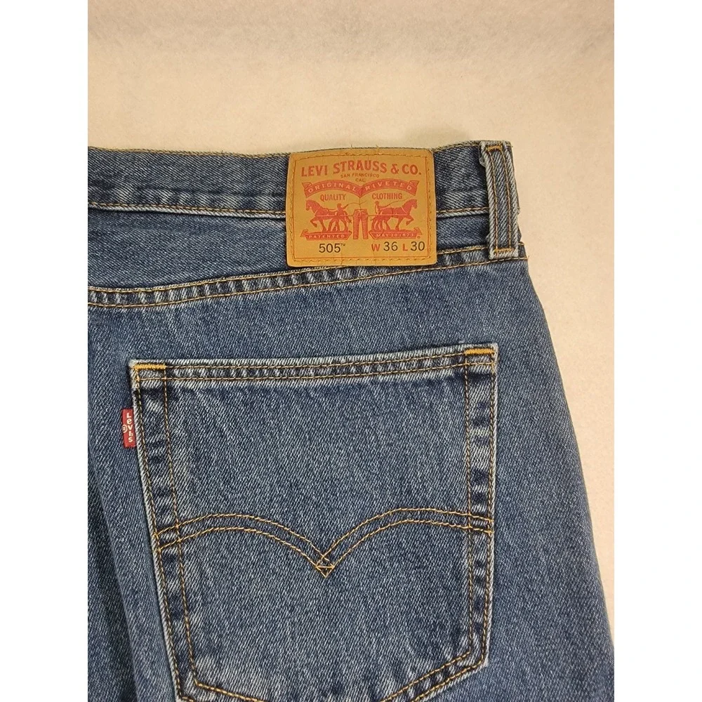 Levi's 505‎ jeans -Regular fit, Straight Leg  - Men's 36x30 medium wash READ